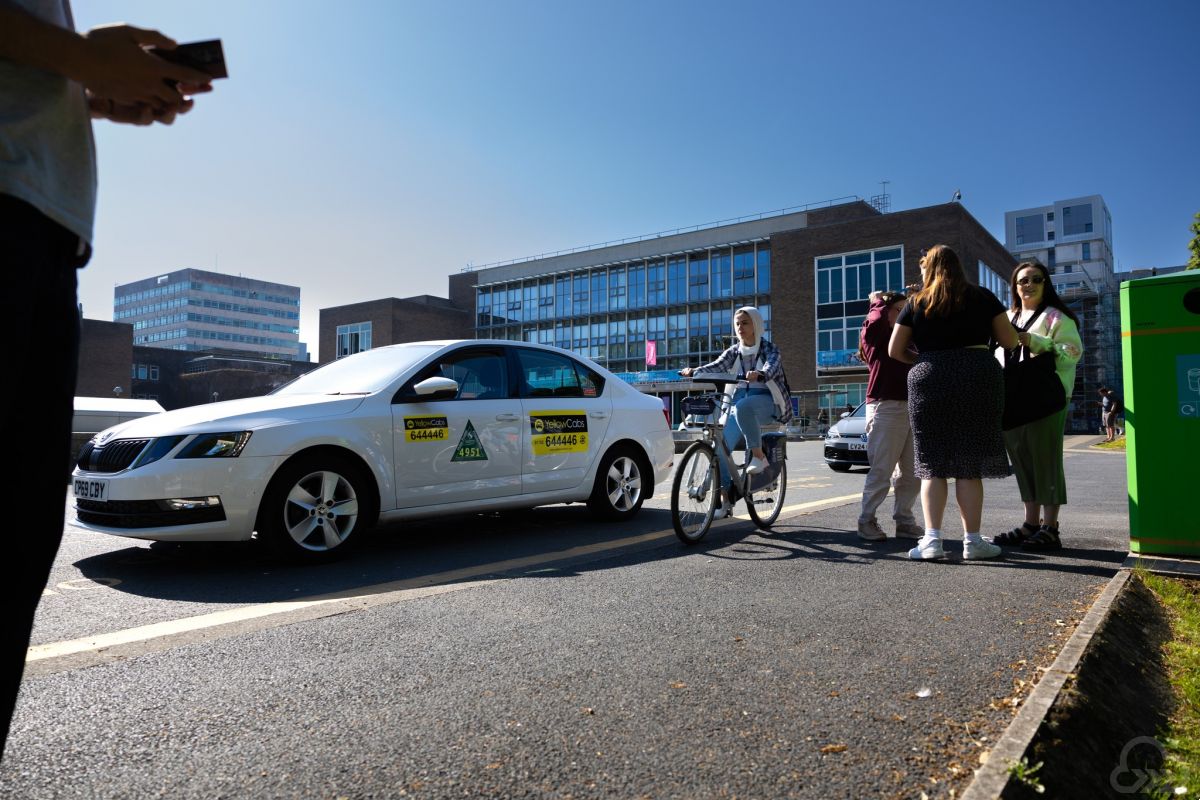 Pay Your Way: Card or Cash in Every Cab